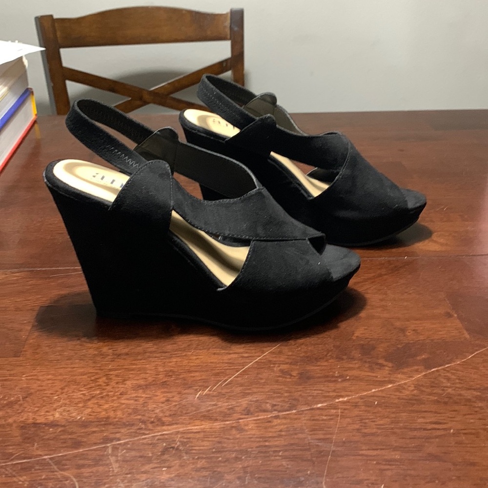 Black wedges sized 7, Ana brand